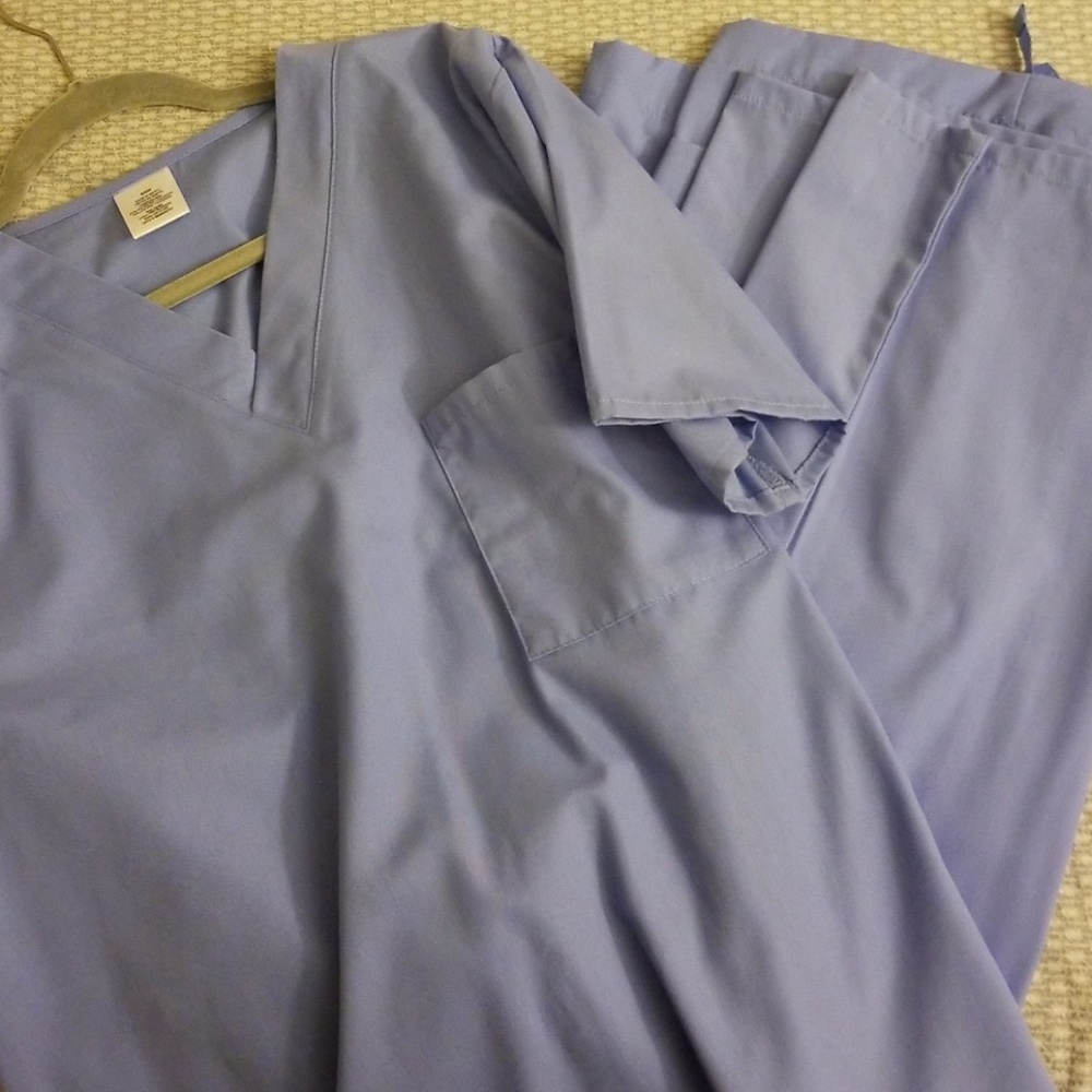 Scrub set